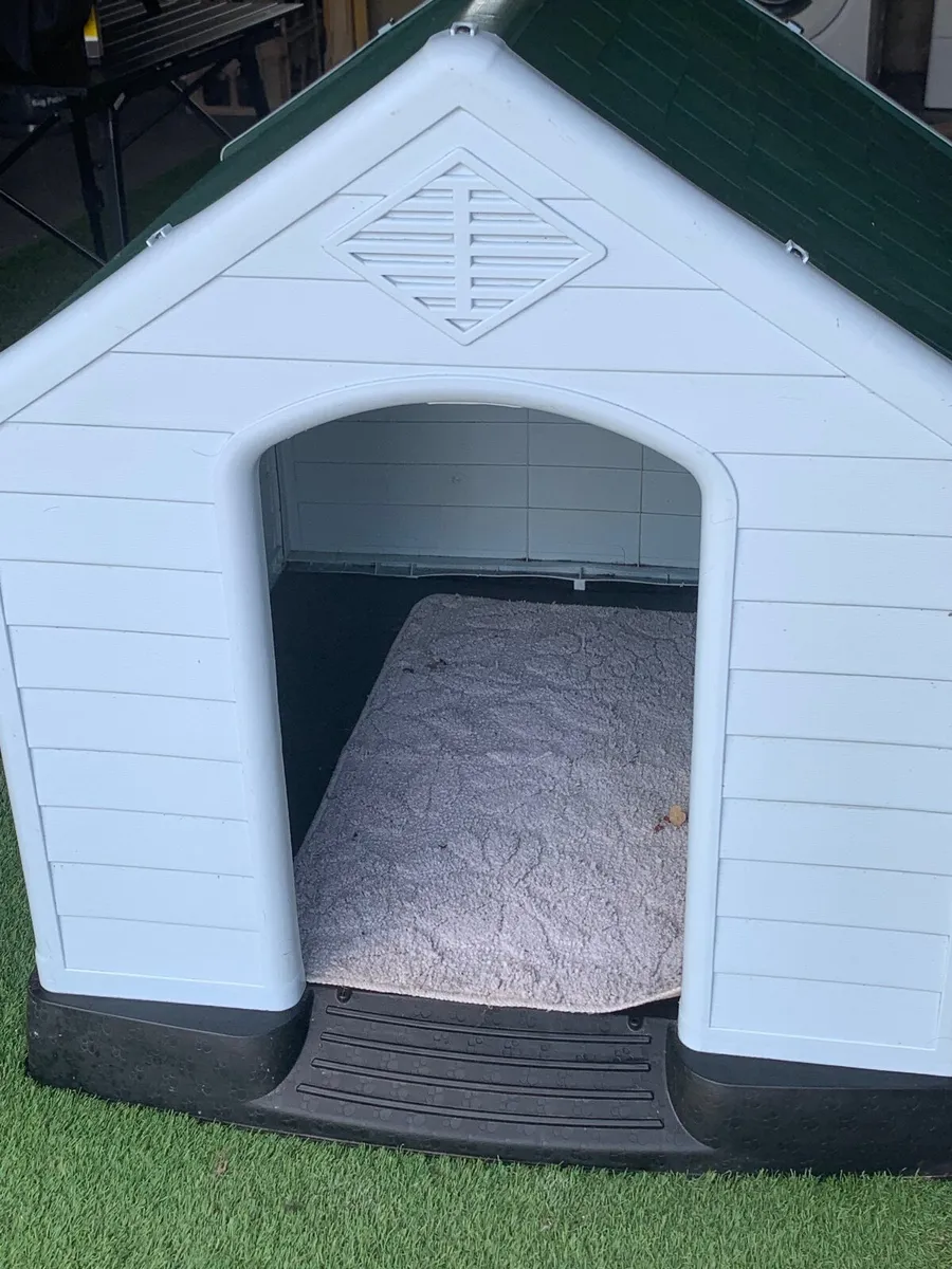 Dog house - Image 1