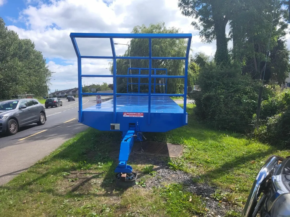 28 ft bail trailer - Image 3