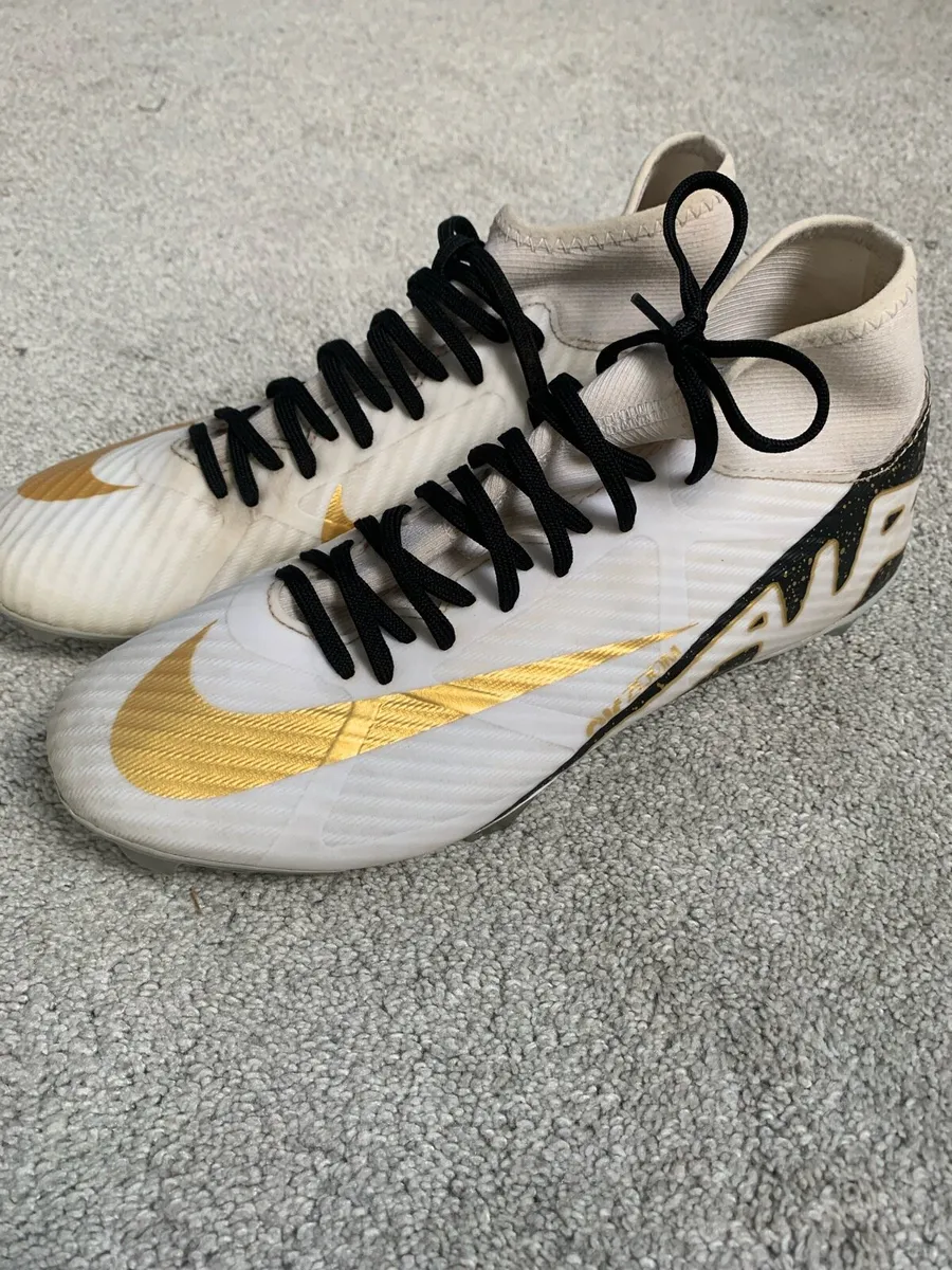 Football boots - Image 1