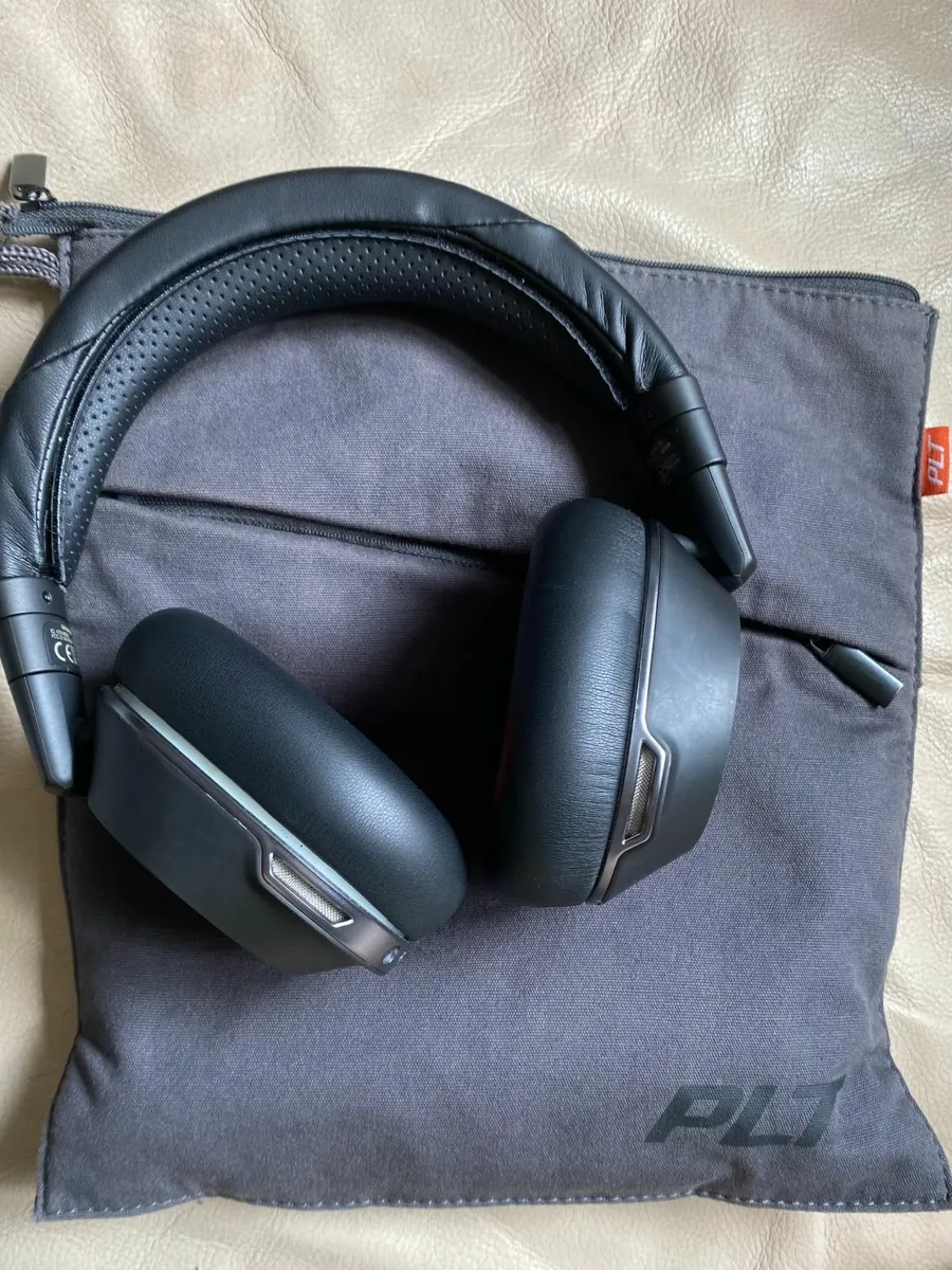 Plantronics Voyager 8200 Bluetooth Headset - Image 2