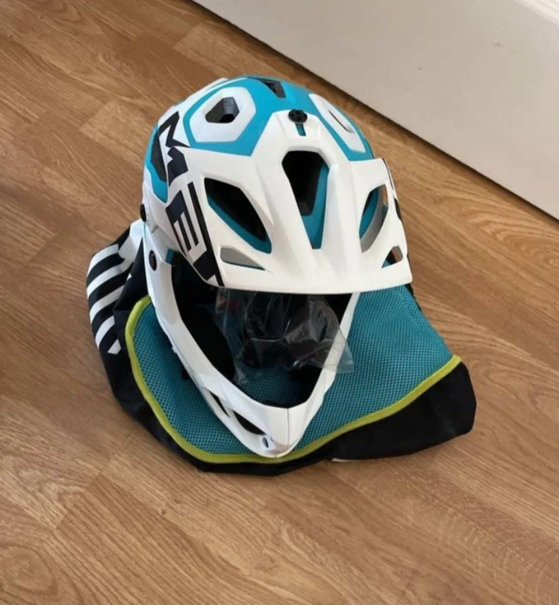 MET MTB PARACHUTE FULL FACE HELMET (S) RRP €237 - Image 2