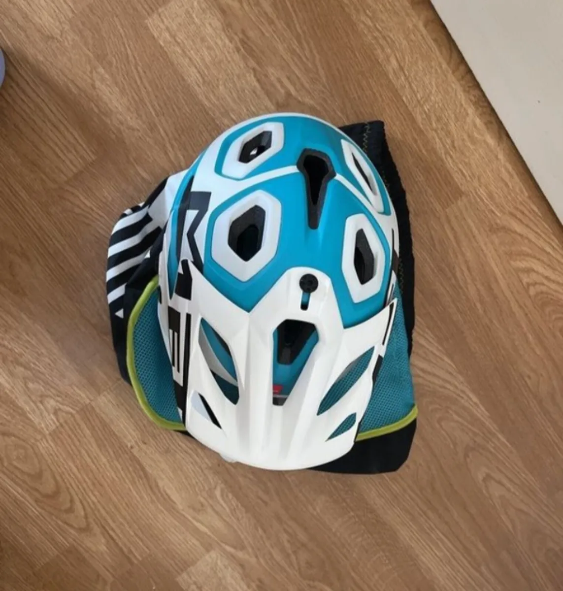 MET MTB PARACHUTE FULL FACE HELMET (S) RRP €237 - Image 3
