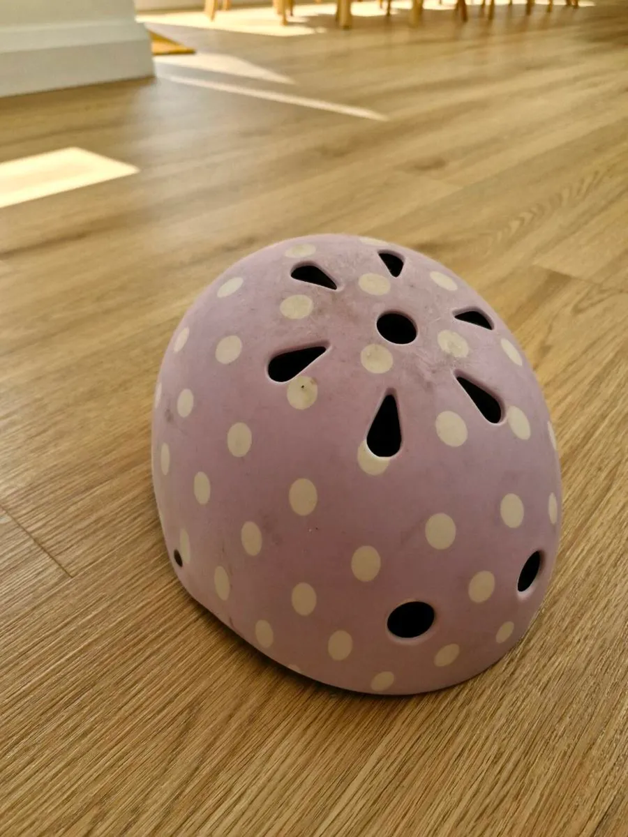 Child's helmet - Image 1