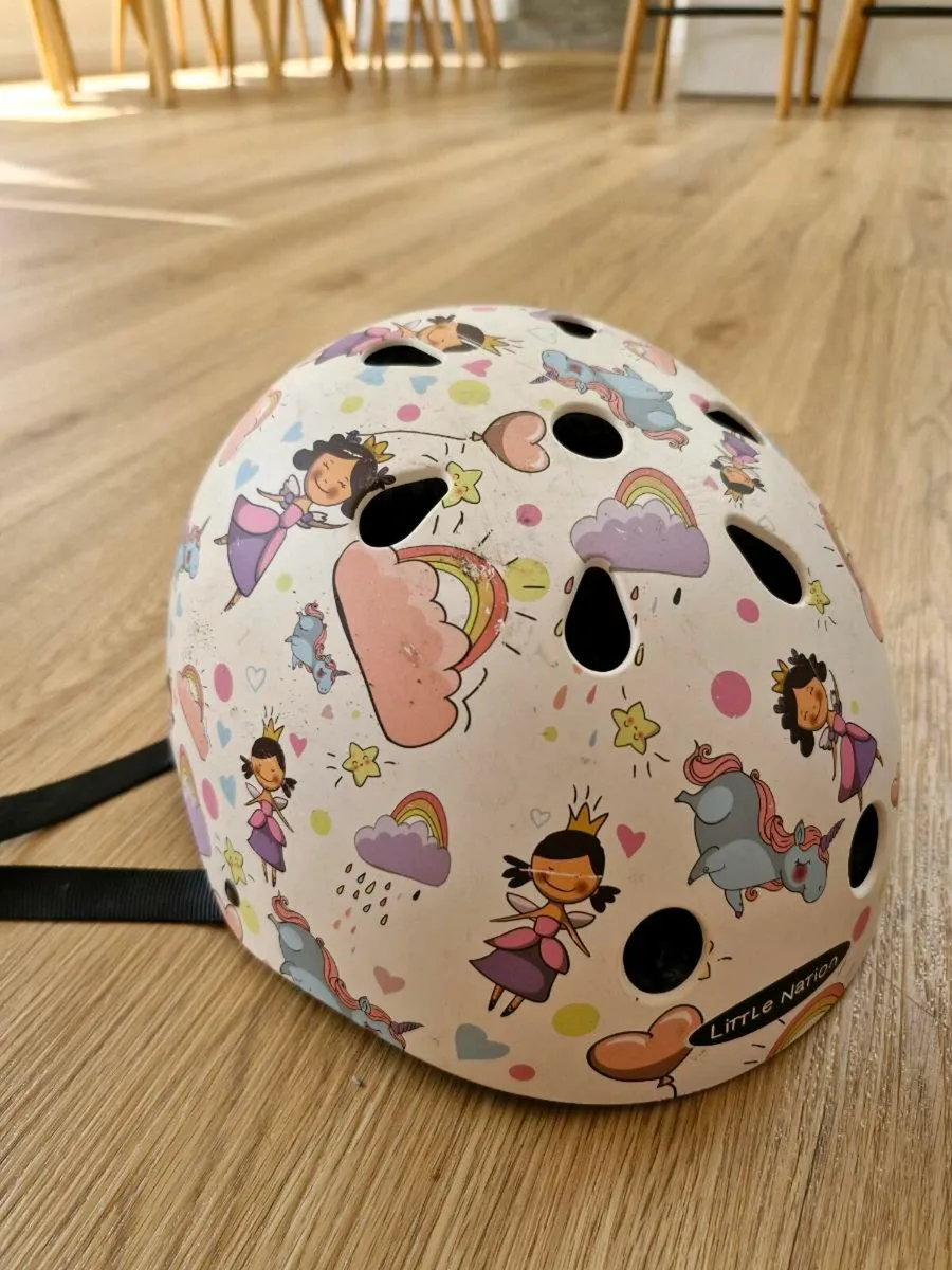 Child's helmet - Image 1