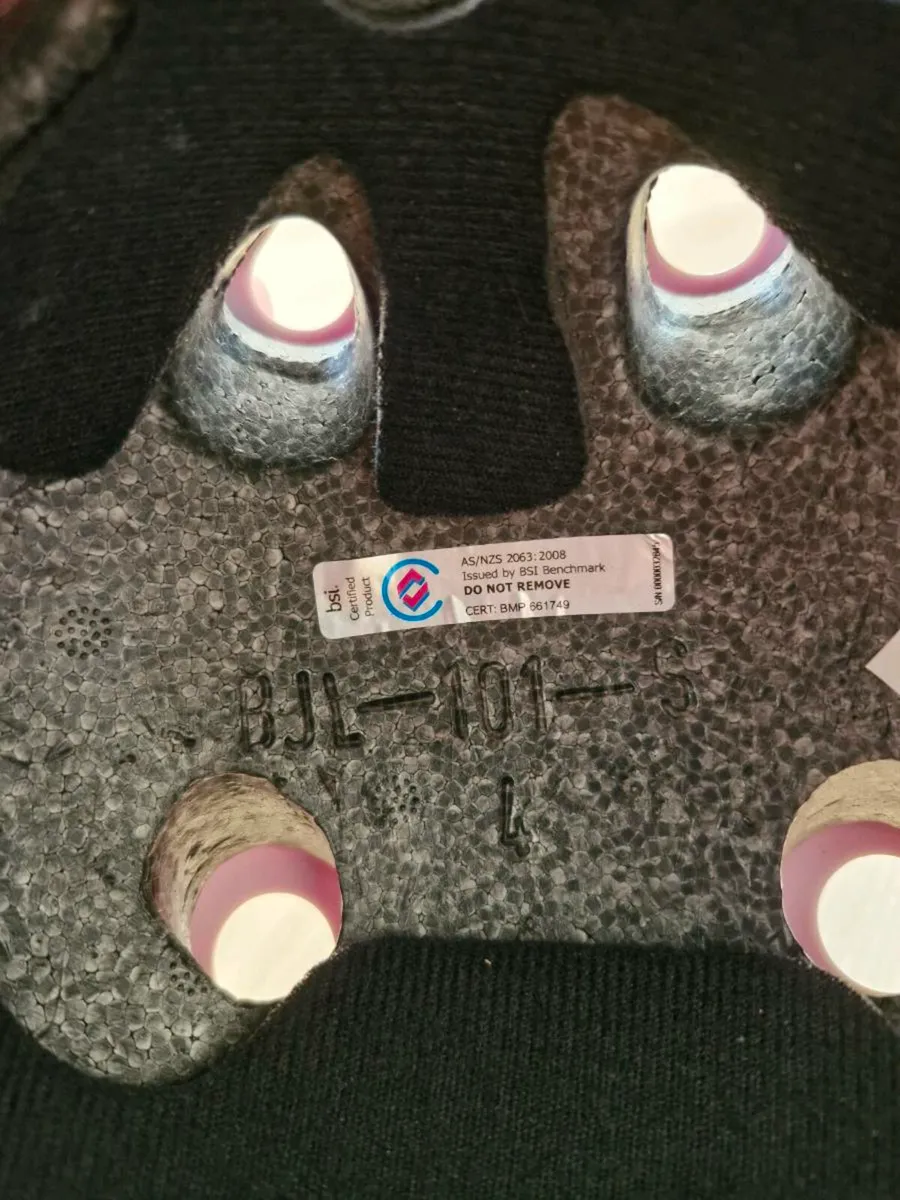 Child's helmet - Image 2