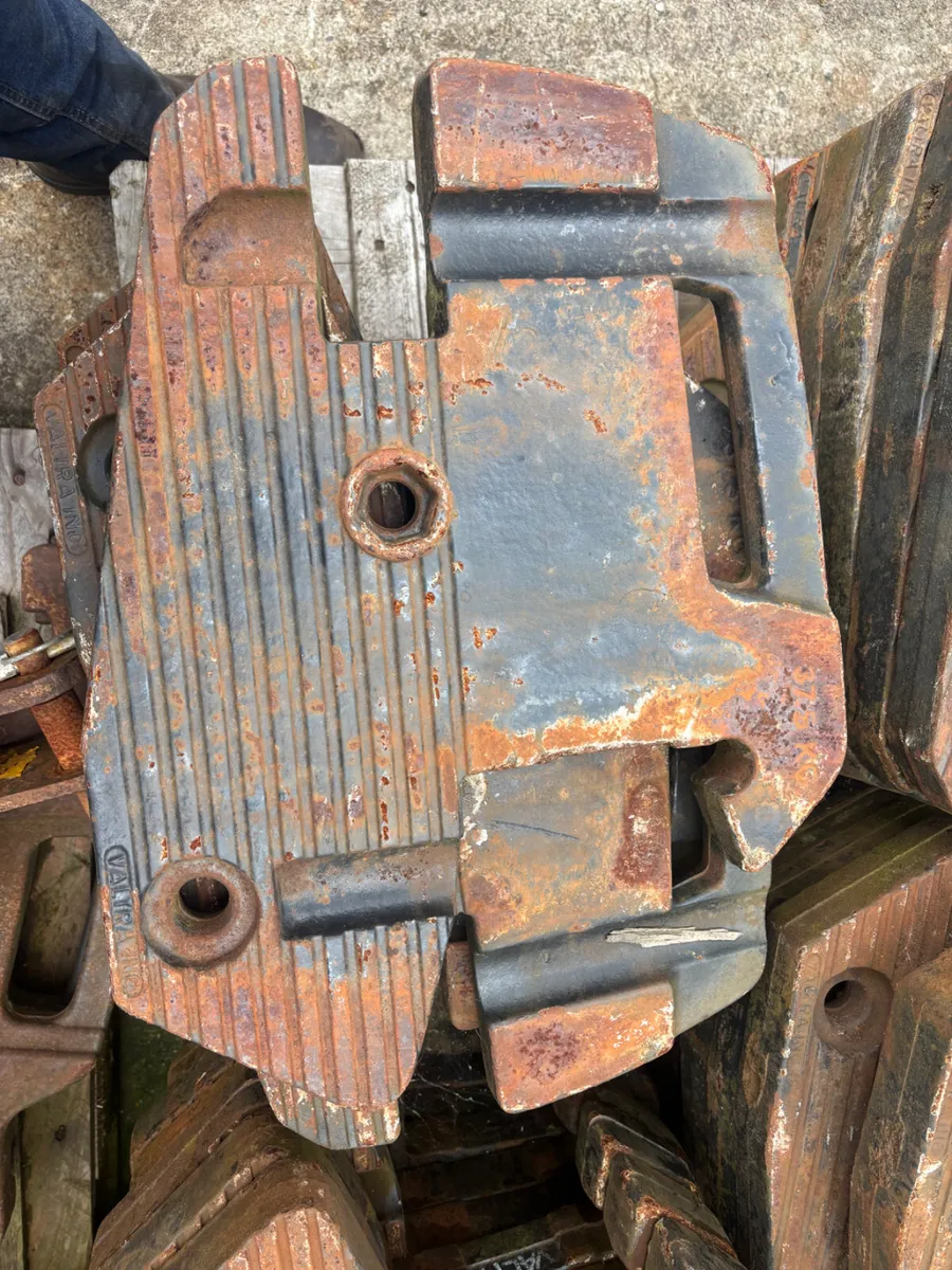 Valtra Weights