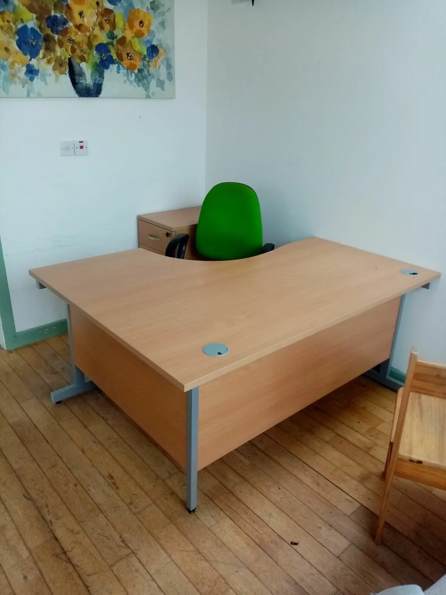 Office furniture - Image 1