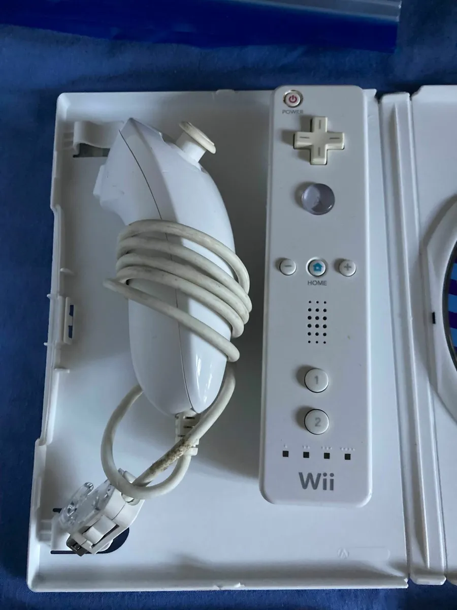 Retro vintage Wii with Controller & more - Image 3