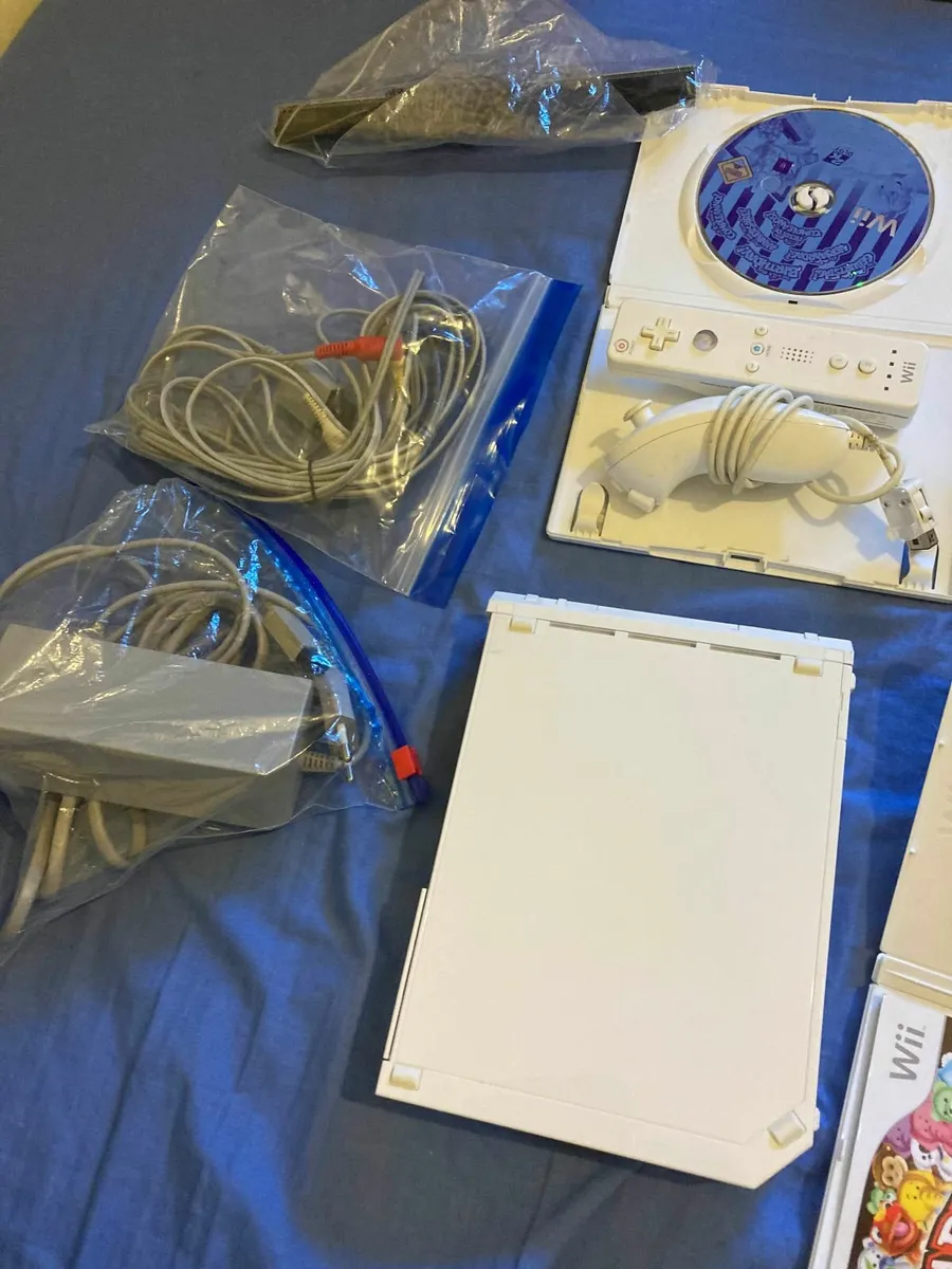 Retro vintage Wii with Controller & more - Image 4