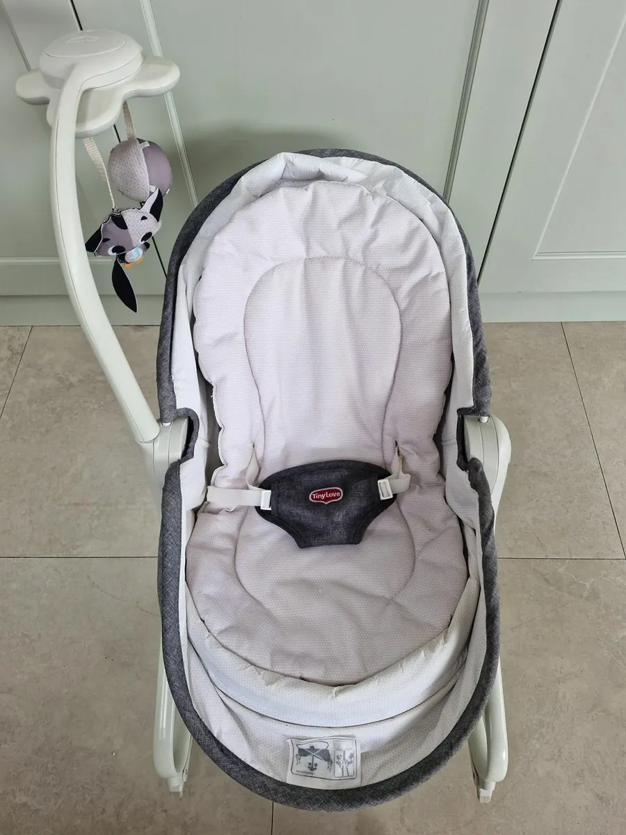 Tiny Love 3-in-1 Baby Rocker and Napper - Image 1