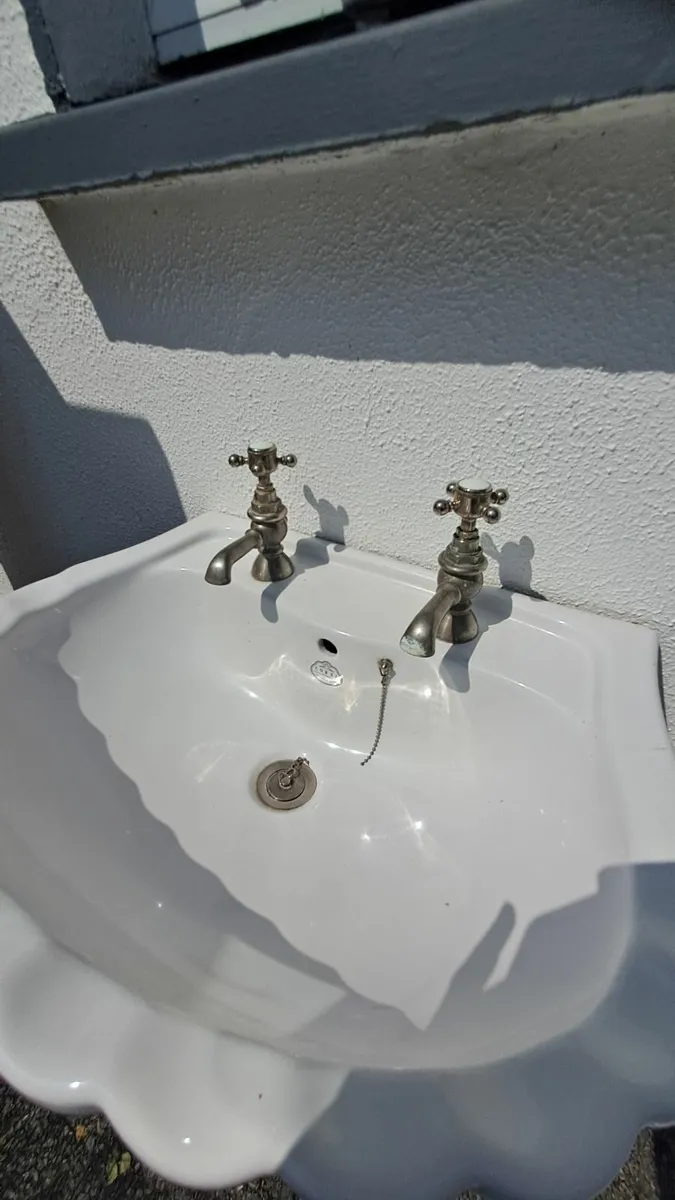 Bathroom Suite - Image 2