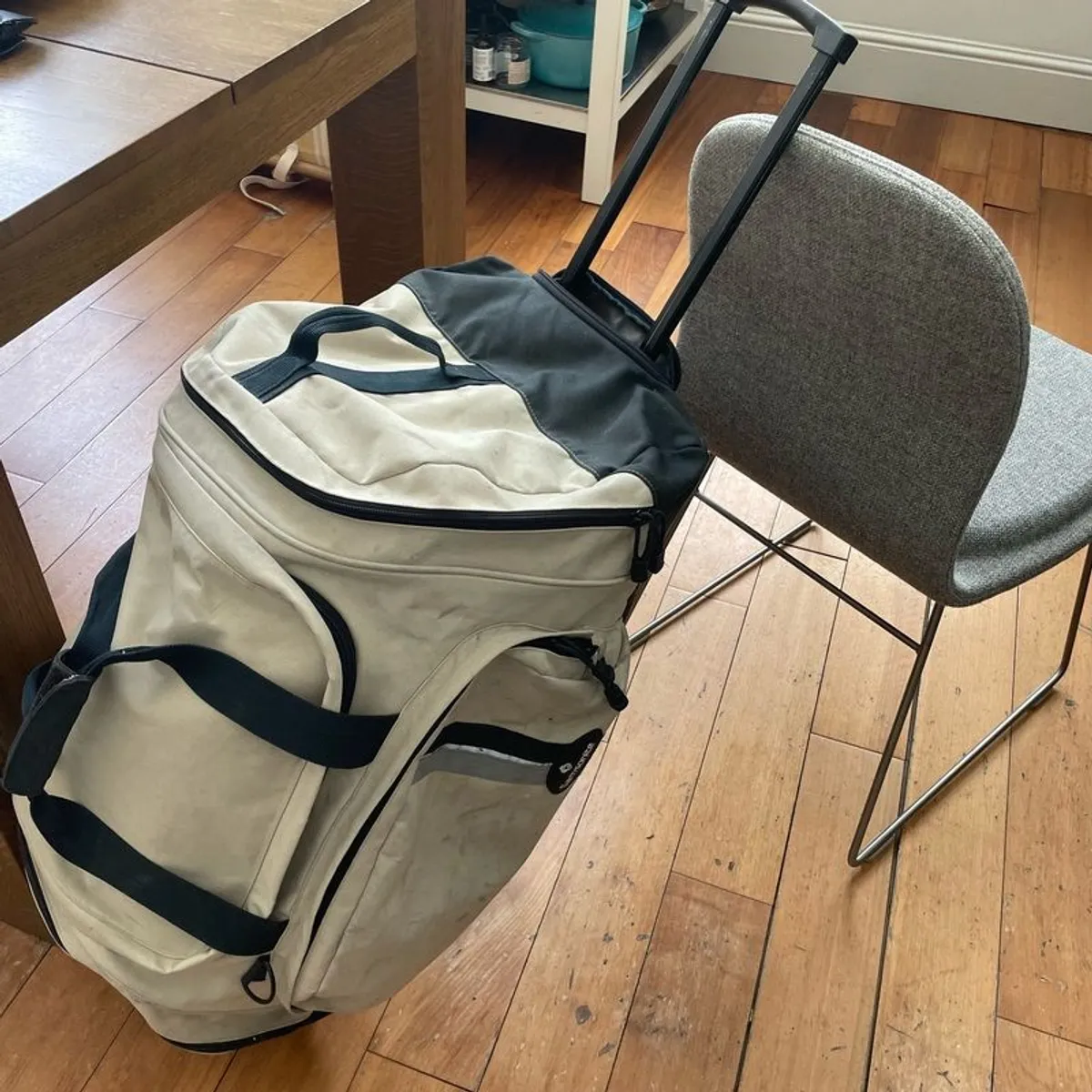 Samsonite Large Duffle Bag with Wheels - Image 1
