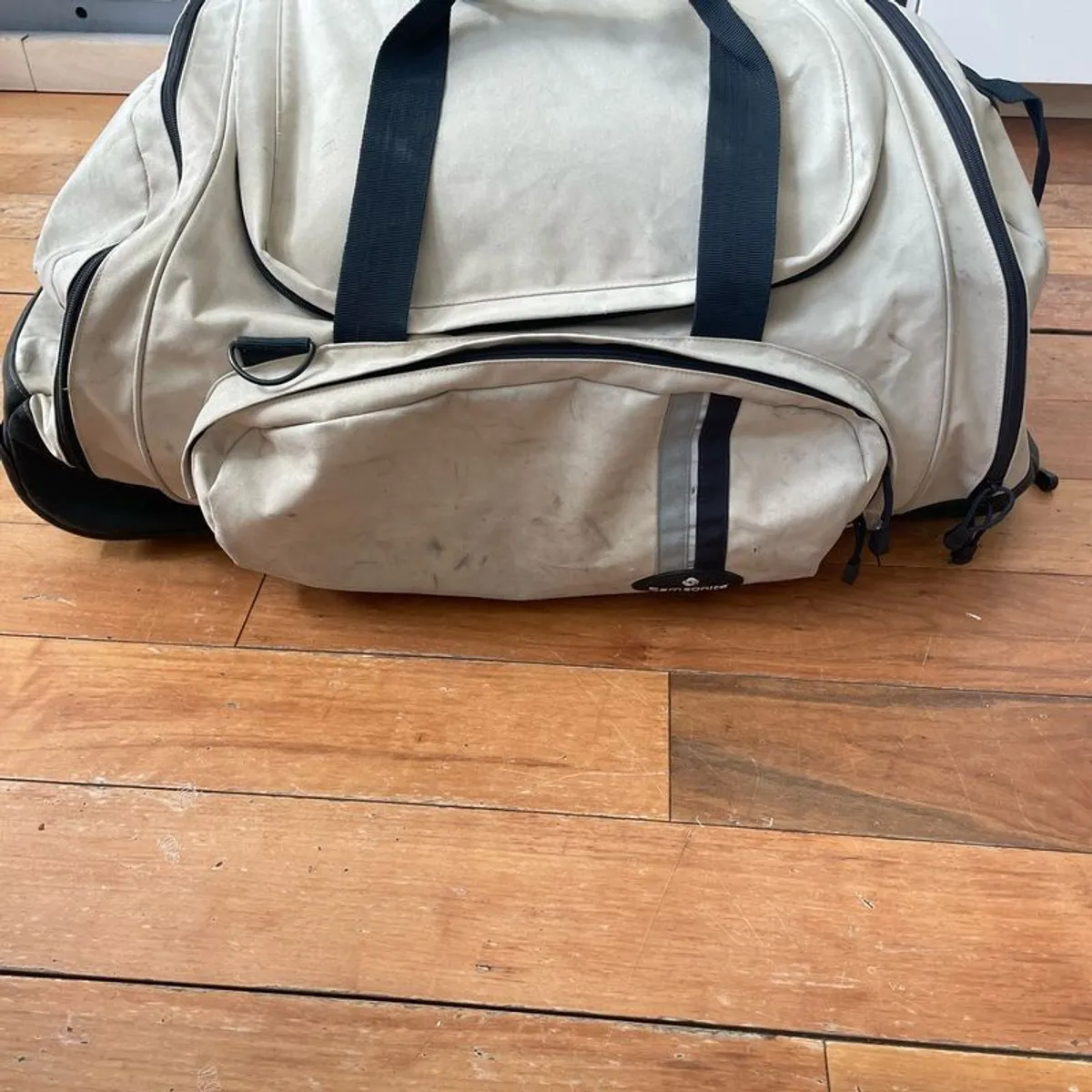 Samsonite Large Duffle Bag with Wheels - Image 3