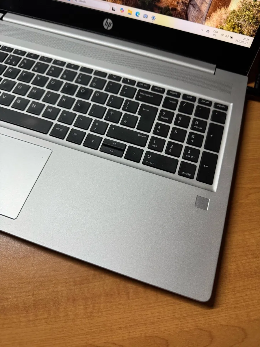 HP laptop Ryzen 5 16-256 win 11 pro - Image 2