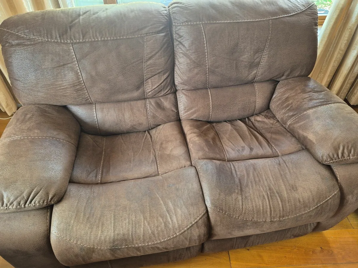 2 seater couch - Image 1