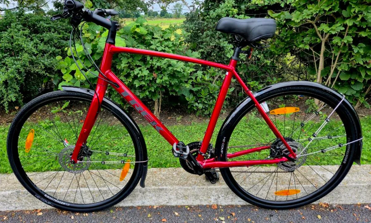 Stunning Trek FX3 Hybrid Mens Bike XL Frame - Image 1