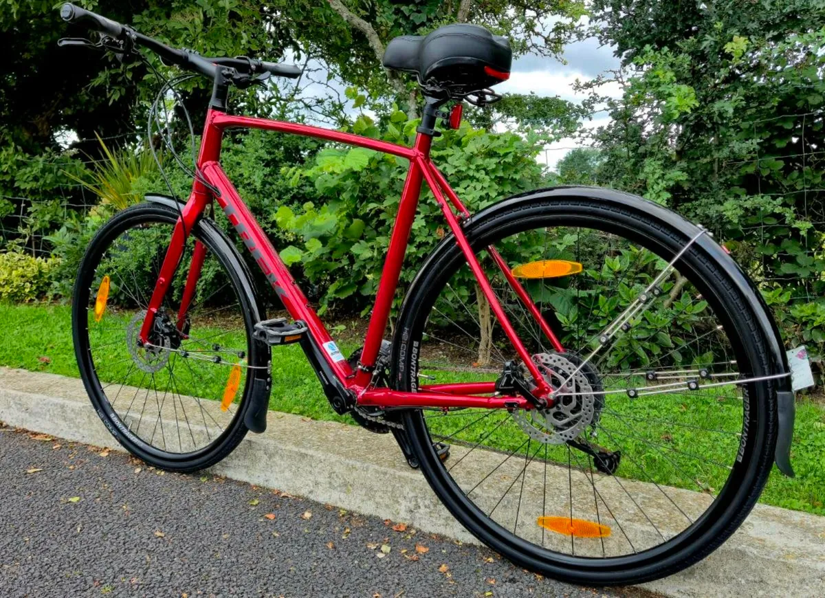 Stunning Trek FX3 Hybrid Mens Bike XL Frame - Image 3