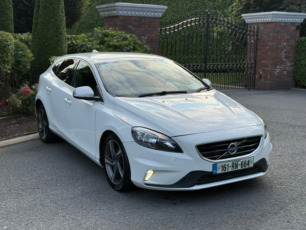 Volvo V40 2016 - Image 1