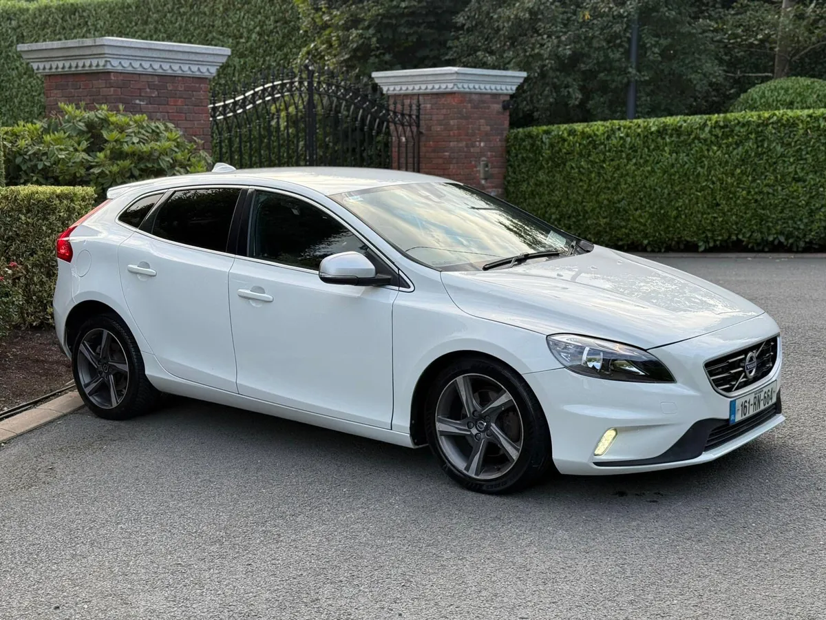 Volvo V40 2016 - Image 2