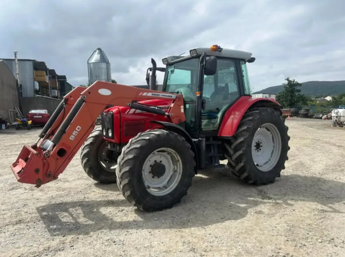 2004 Massey Ferguson 6460 Local Trade-in 5900 Hour - Image 2