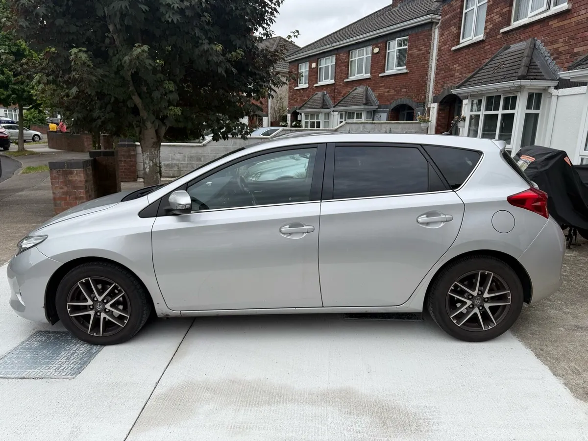 2015(152) Toyota Auris 1.4L Diesel - Image 4