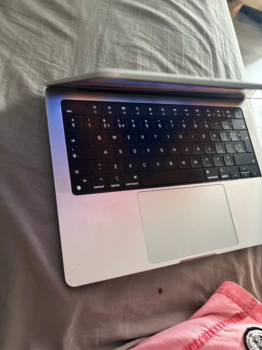MacBook M1 Pro 14 inch - Image 3