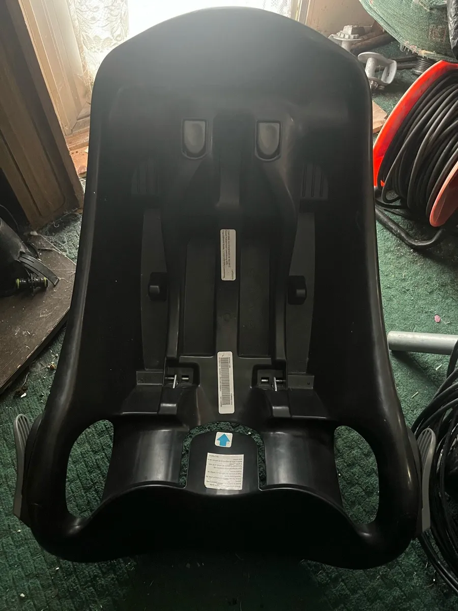 Granco baby seat car stand and push chair - Image 2