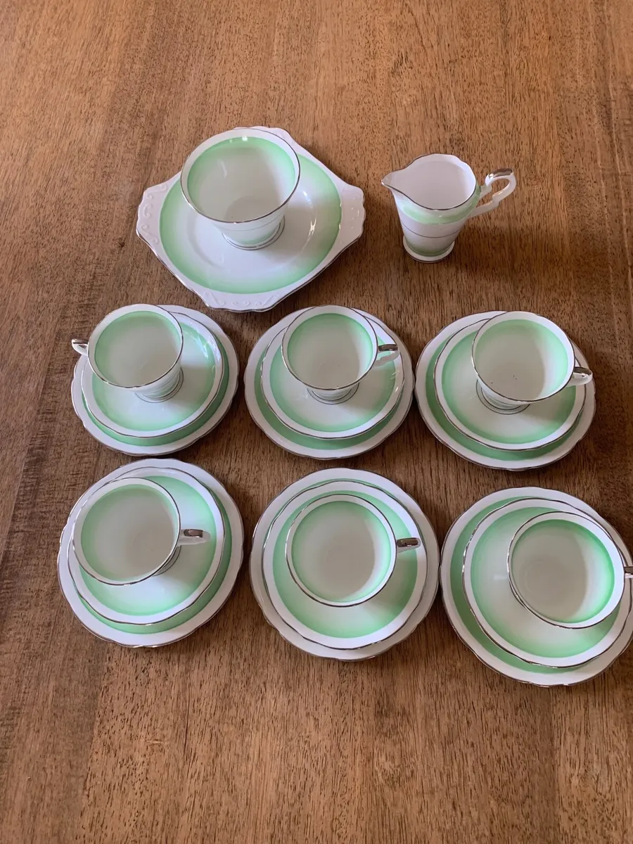China Tea Set 21 piece - Image 1