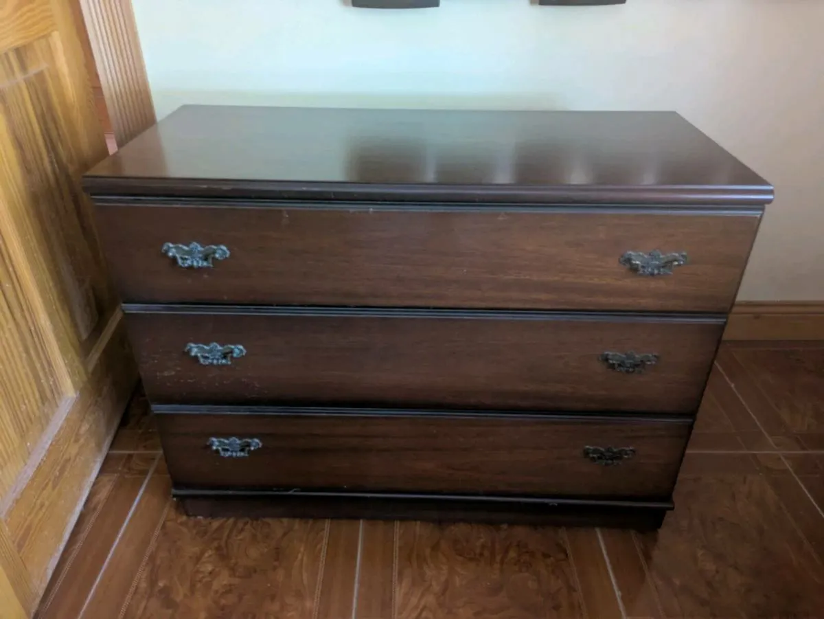 Chest of drawers and bedside locker - Image 1