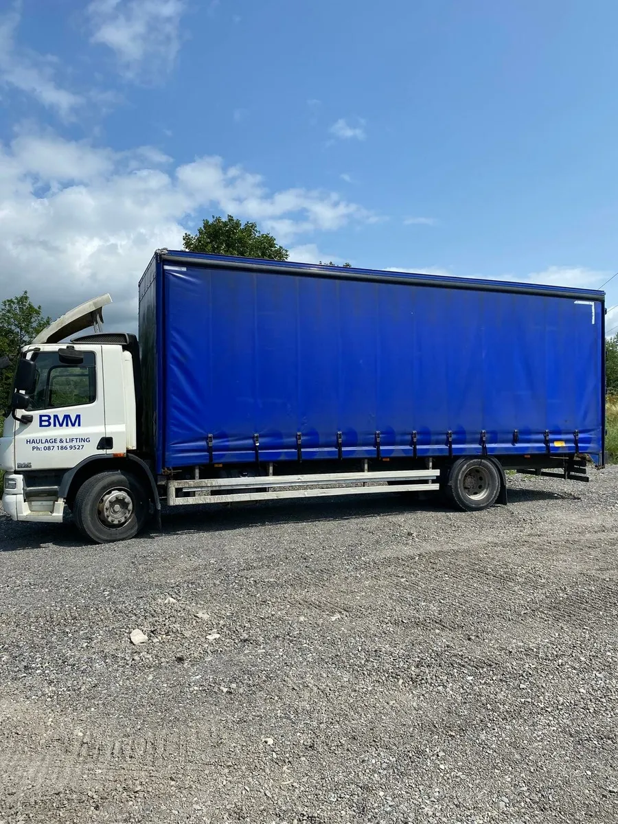 DAF CF65 CURTAINSIDER - Image 1