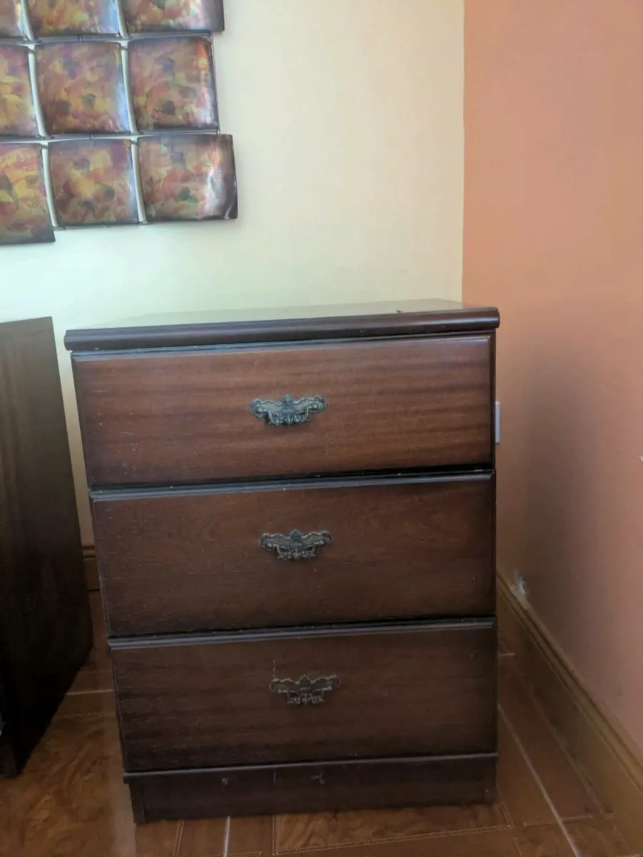 Chest of drawers and bedside locker - Image 2