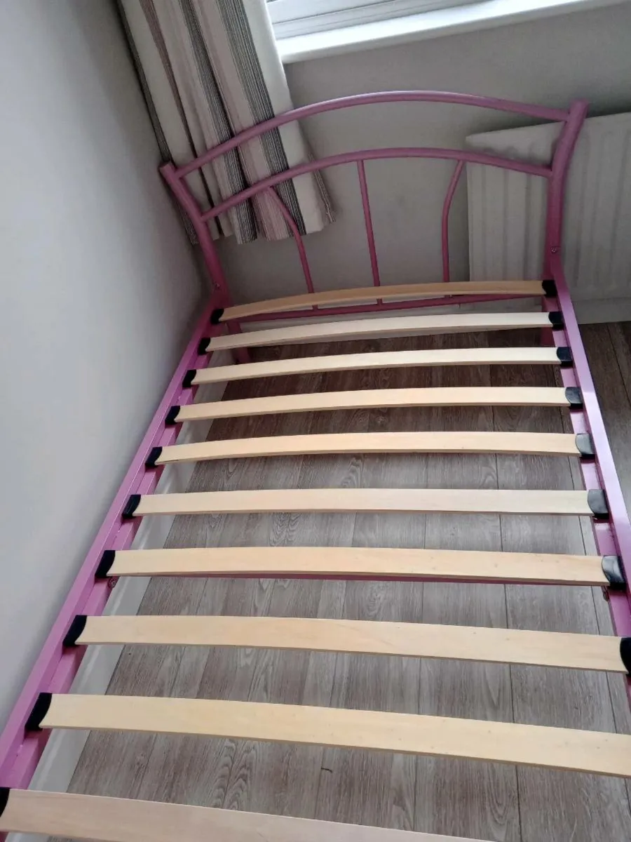 Bed frame - Image 1