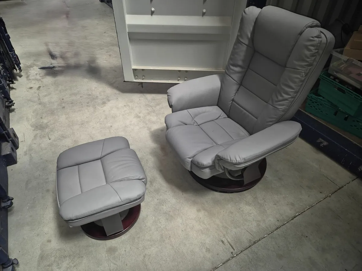 HOMCOM Recliner Chair With footstool, Recliner Arm - Image 1