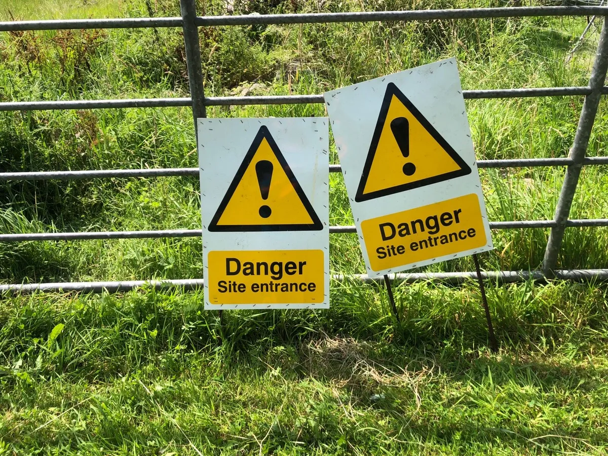 Danger site entrance sign - Image 1