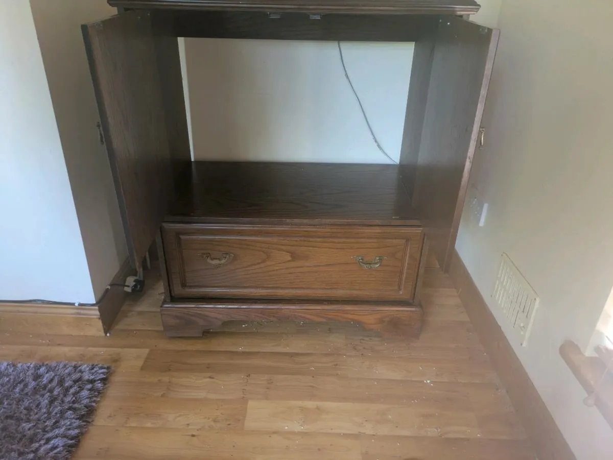 TV cabinet - Image 2