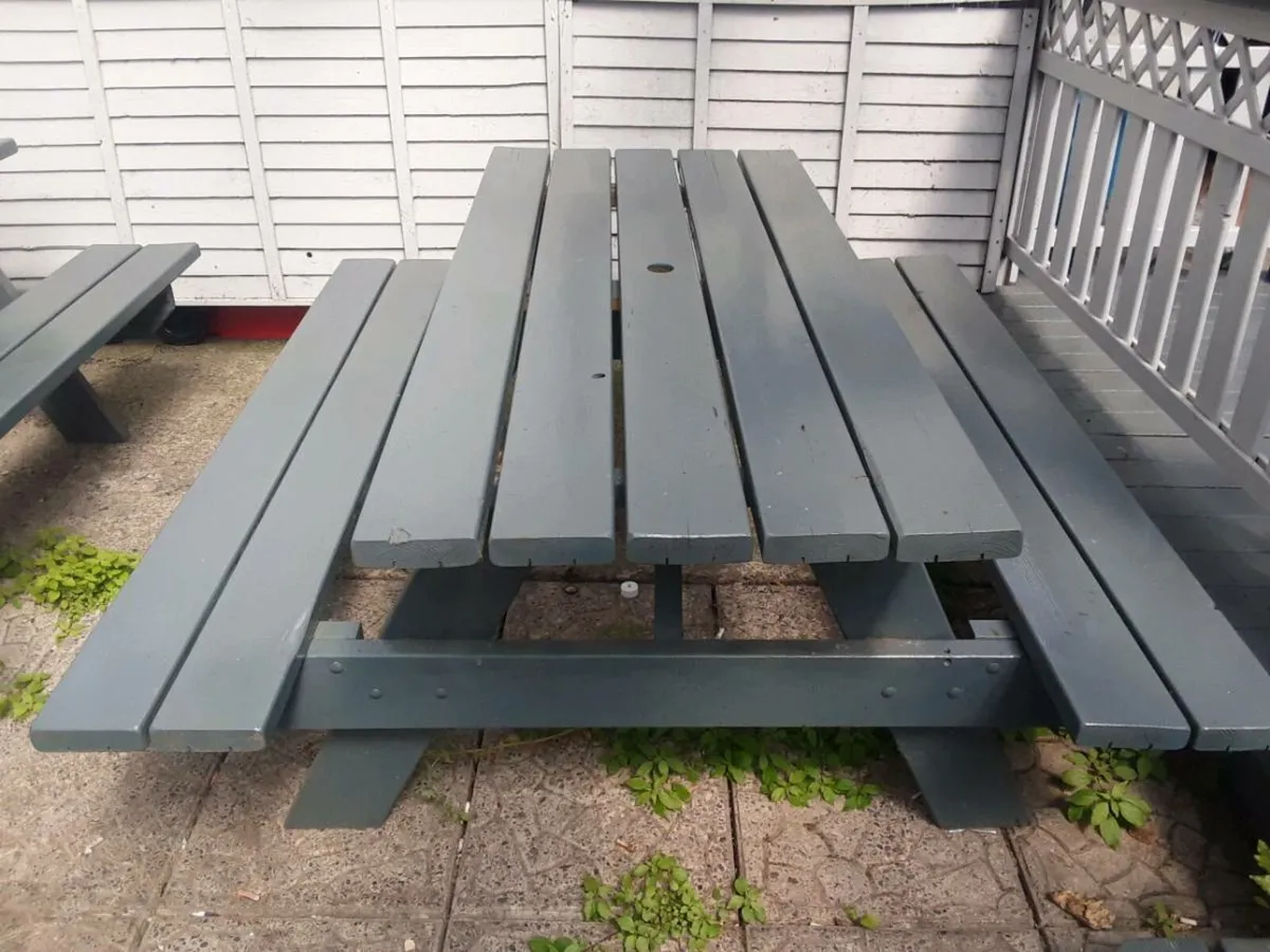 2X GARDEN BENCHES. - Image 1