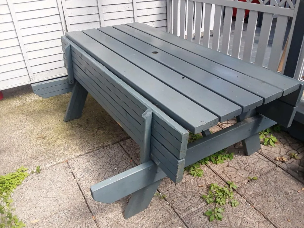 2X GARDEN BENCHES. - Image 2