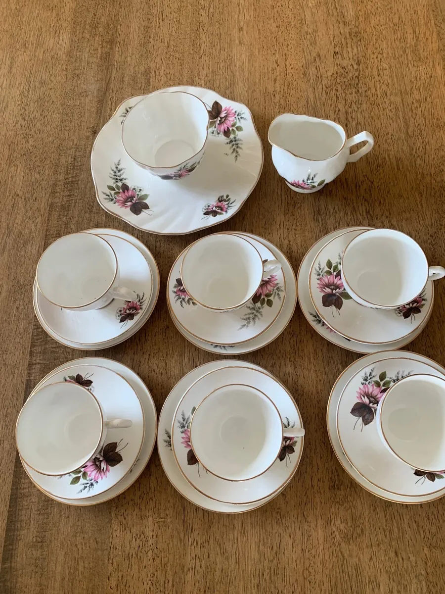 China Tea Set 21 piece - Image 1