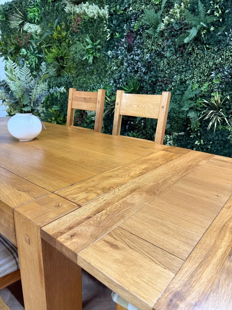 Extending oak kitchen table & 6 chairs - Image 4