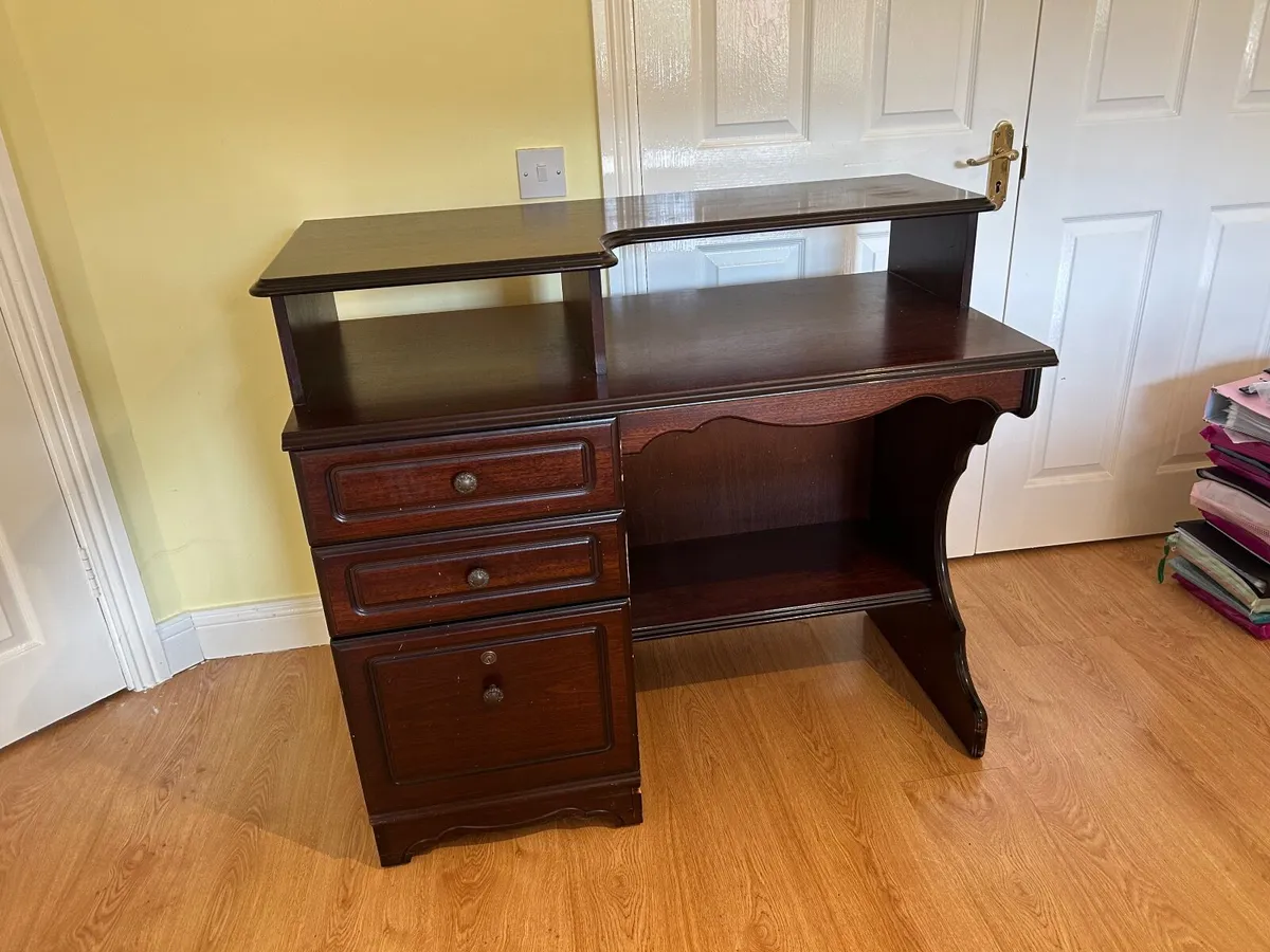 Computer desk
