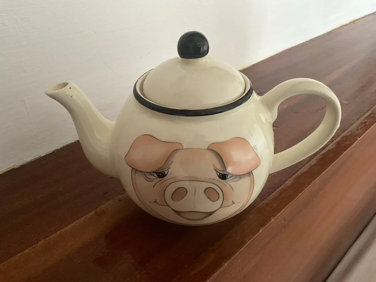 Arthur Wood Pottery Front to Back Pig. Teapot - Image 1