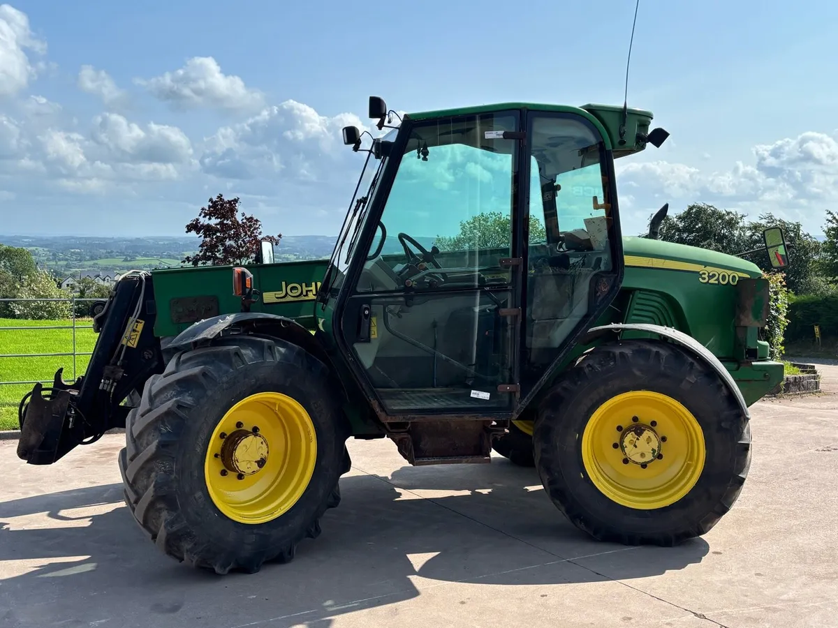 John Deere 3200 - Image 1