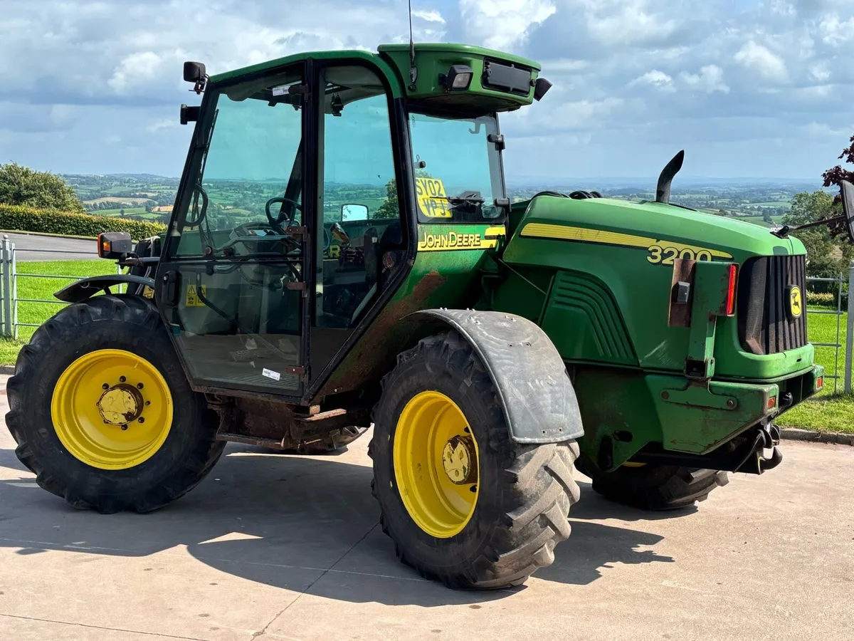 John Deere 3200 - Image 2