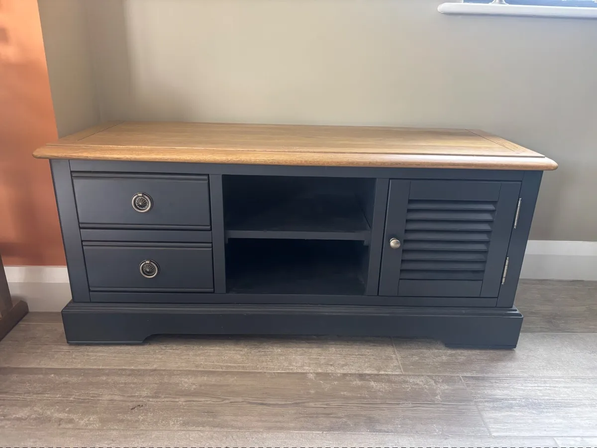 TV cabinet - Image 1
