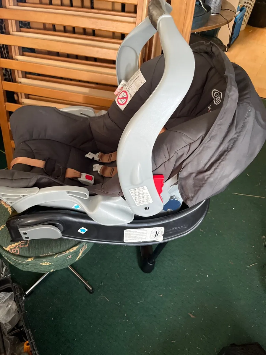 Granco baby seat car stand and push chair - Image 1