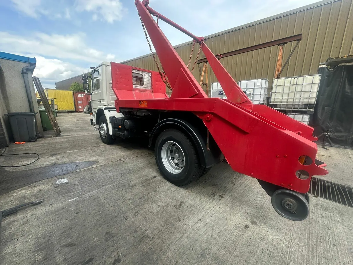 Scania 3 series 220 skip truck - Image 1