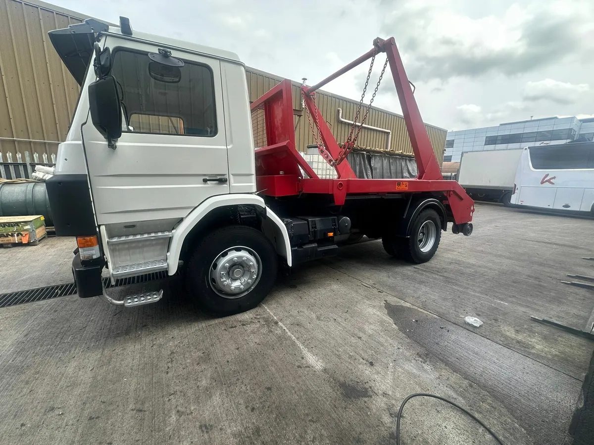 Scania 3 series 220 skip truck - Image 2