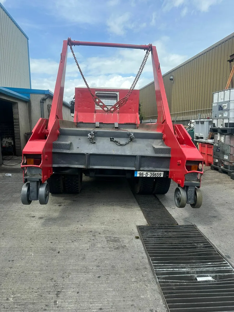 Scania 3 series 220 skip truck - Image 4