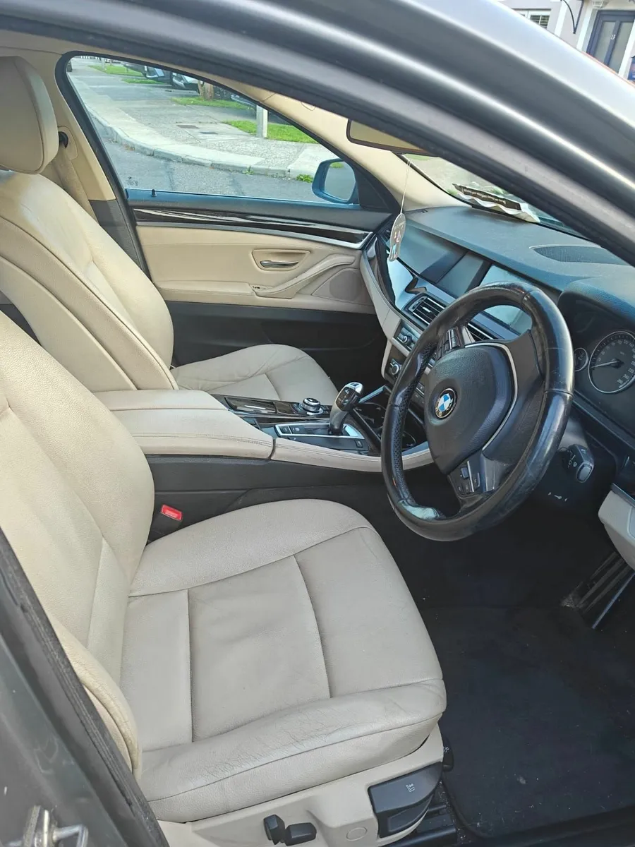 BMW 5-Series 2011 - Image 1