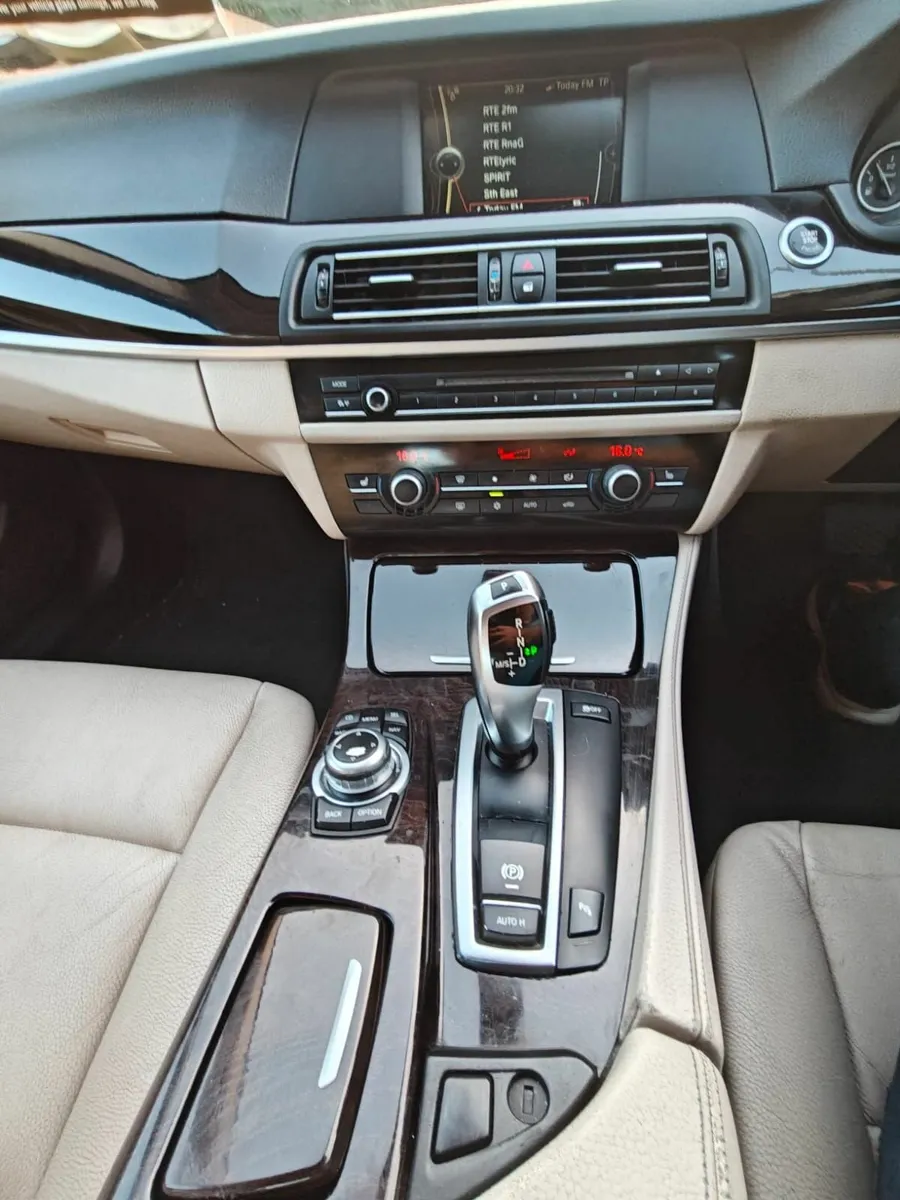 BMW 5-Series 2011 - Image 4